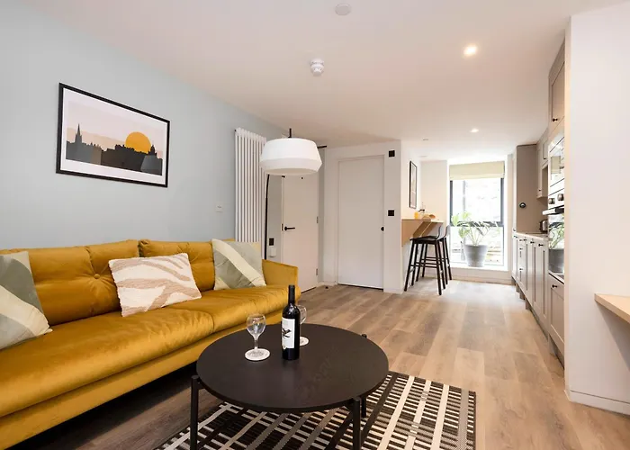 Charming Studios Near Holyrood Park & Calton Hill