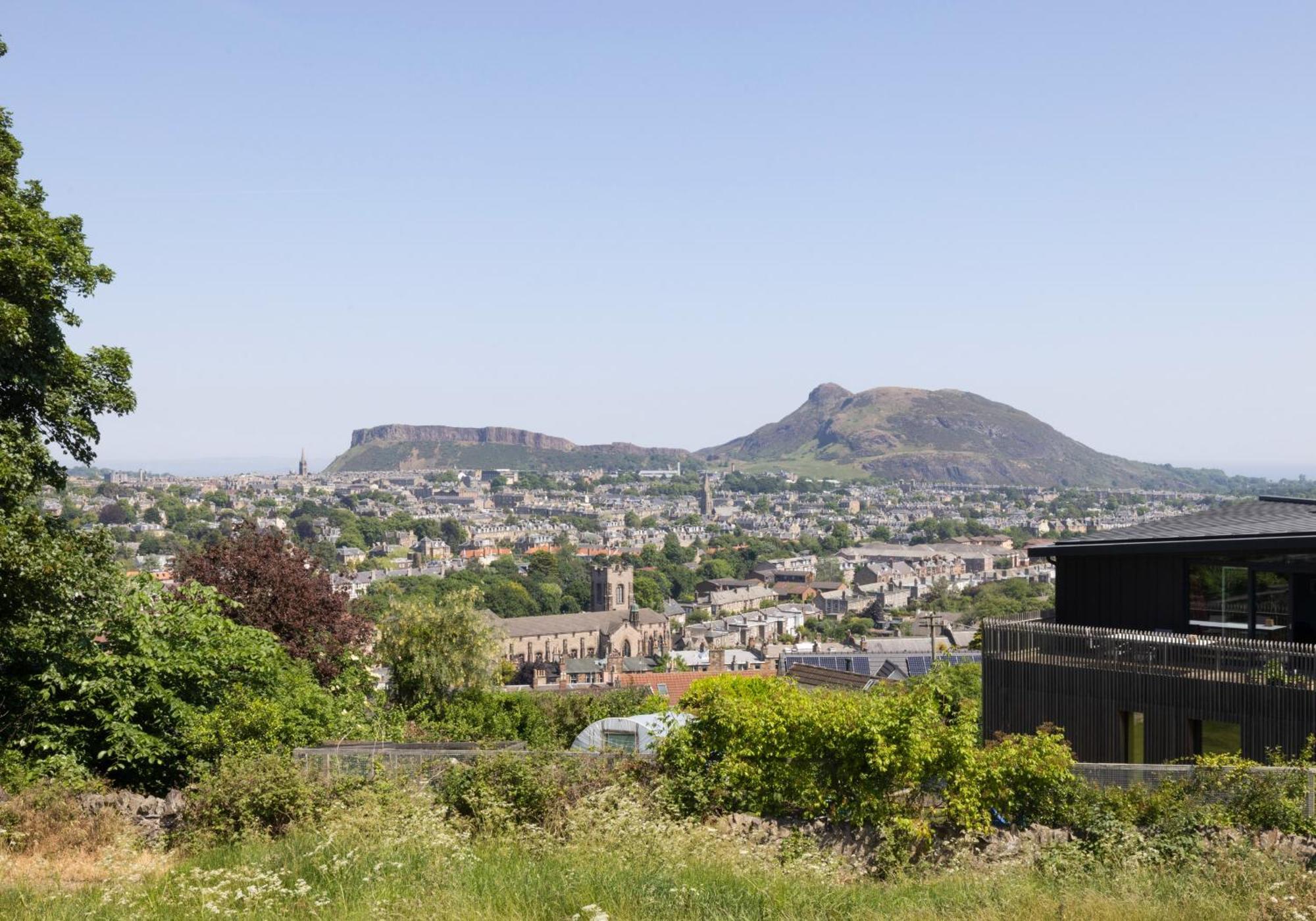 Charming Near Holyrood Park & Calton Hill Appartamento
