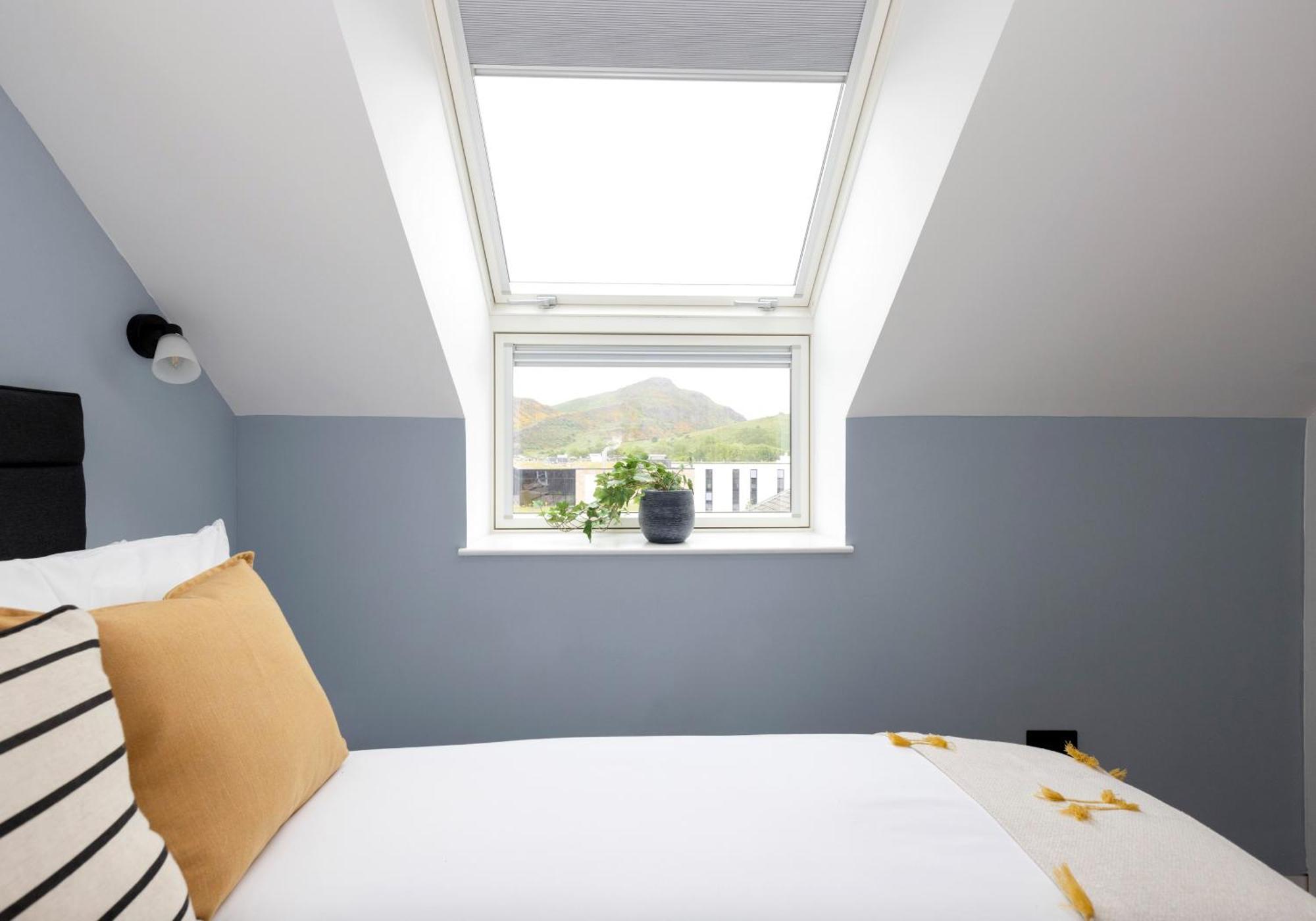 Charming Near Holyrood Park & Calton Hill Appartamento *