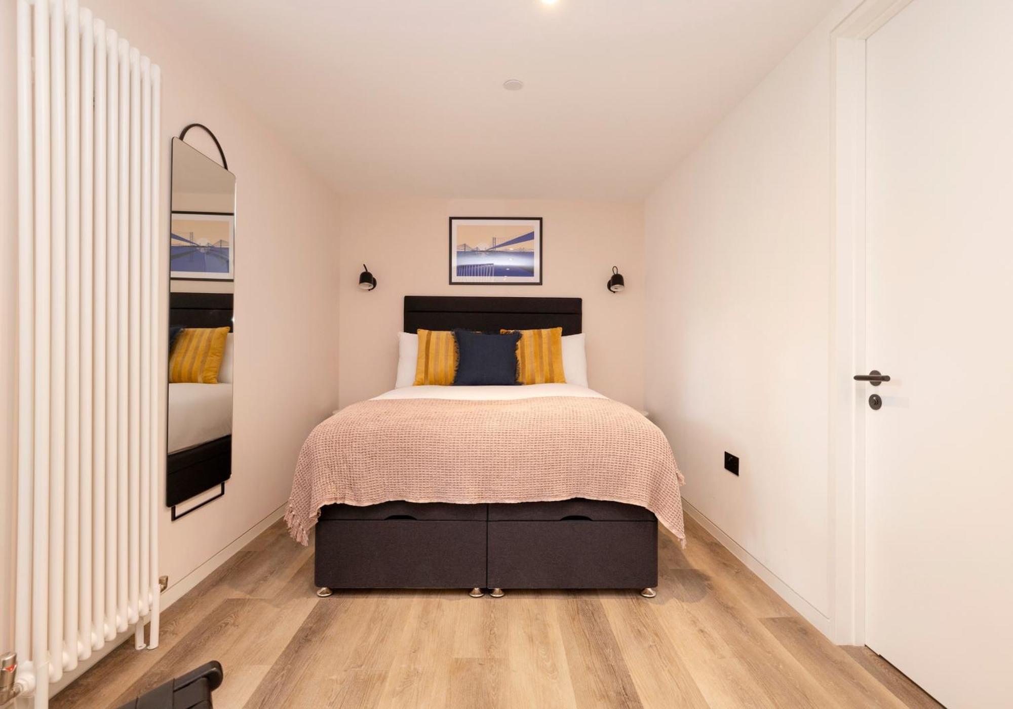 Charming Near Holyrood Park & Calton Hill Appartamento *