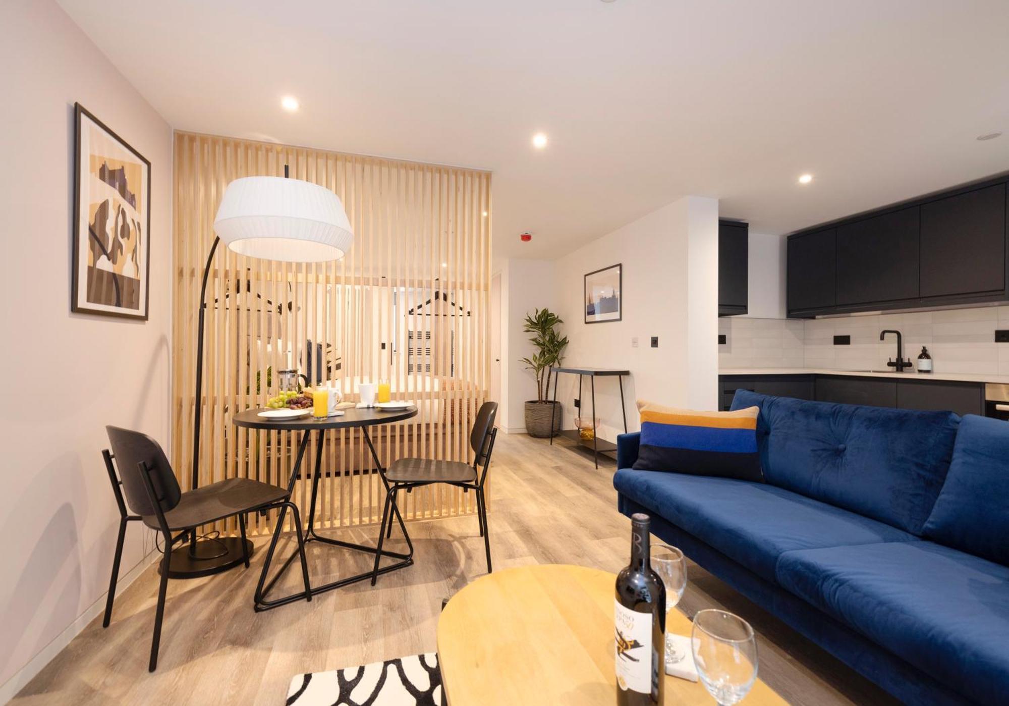 Charming Near Holyrood Park & Calton Hill Appartamento Edimburgo