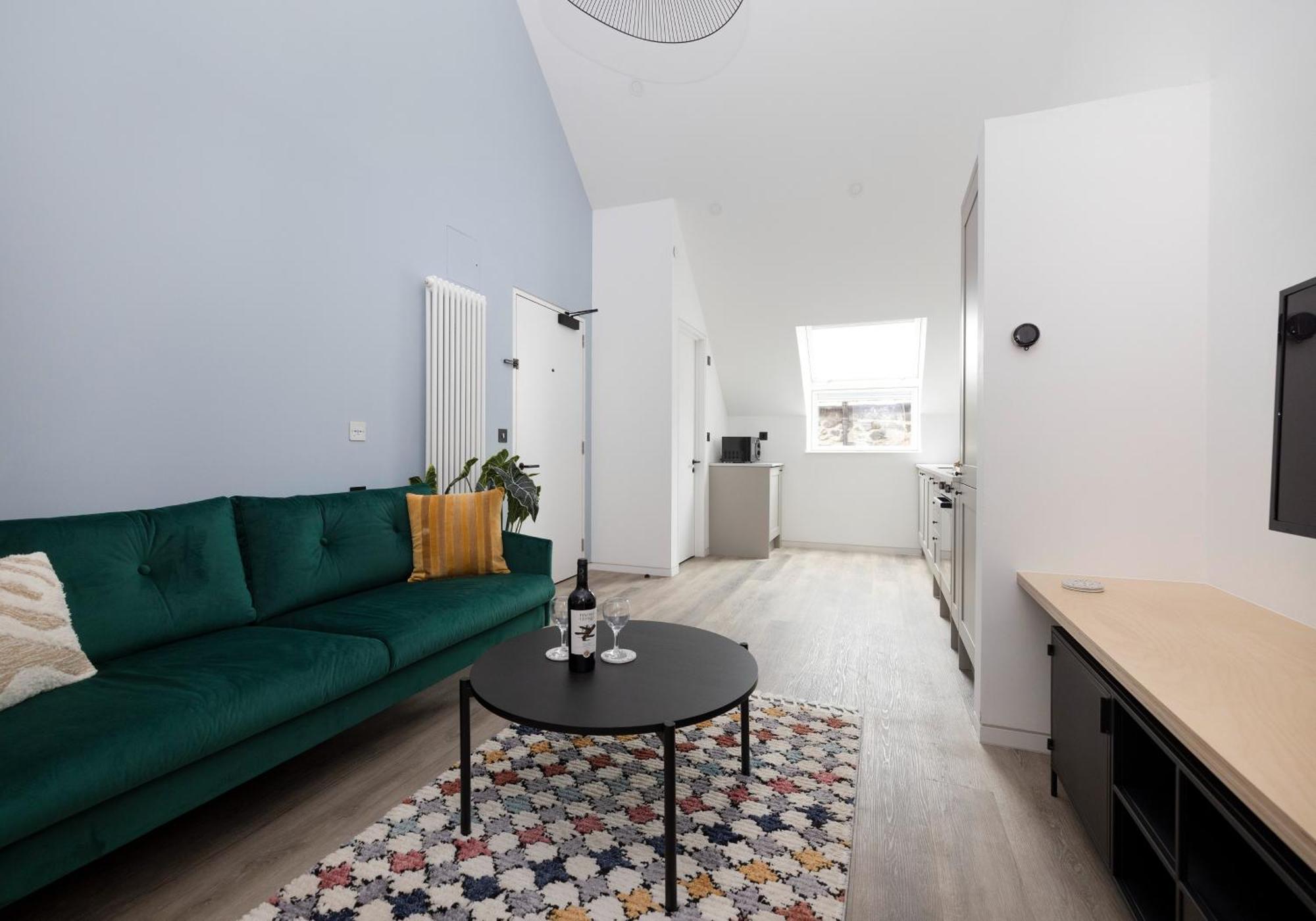 Charming Near Holyrood Park & Calton Hill Appartamento Edimburgo